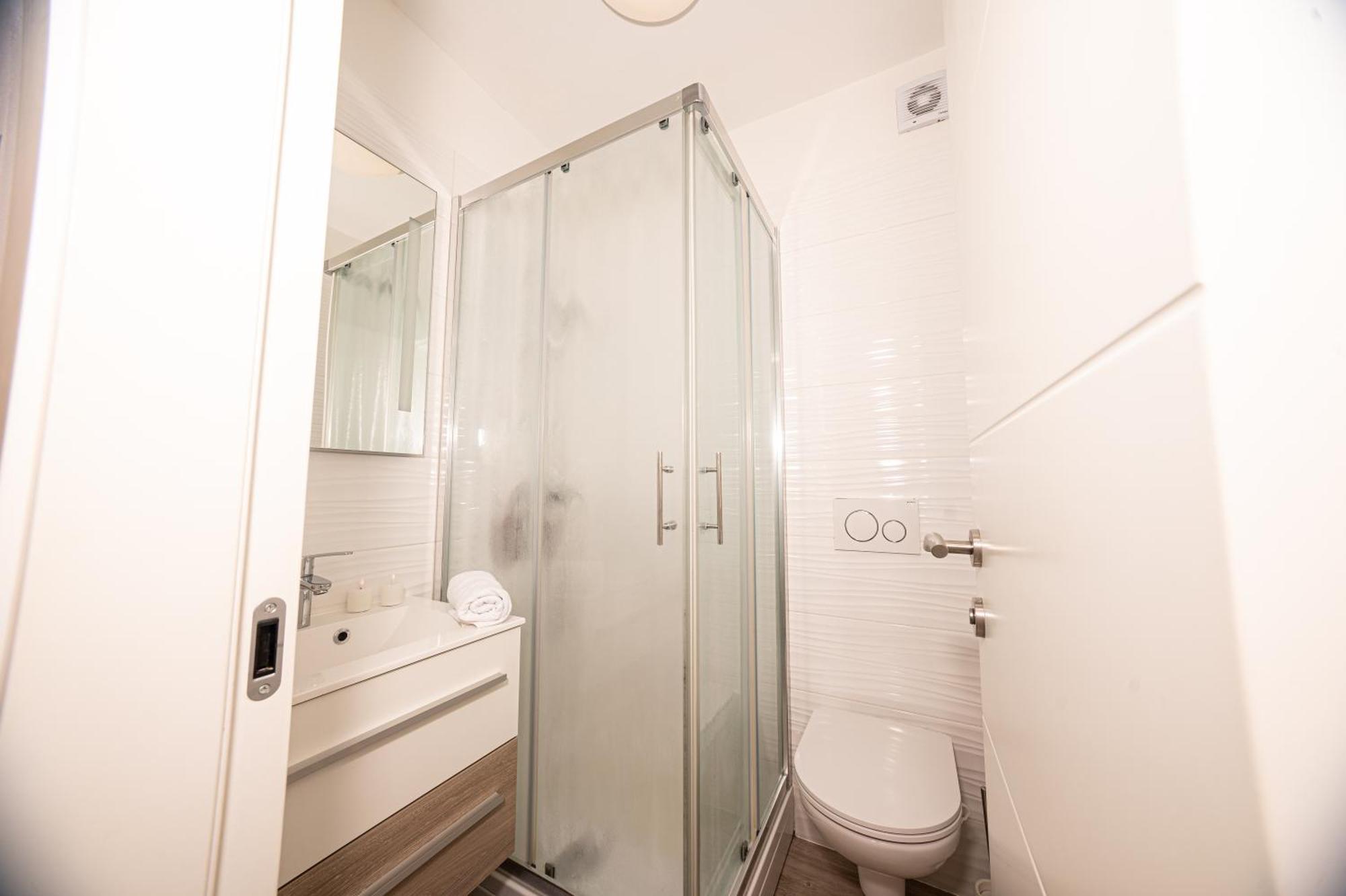Split Apartment M&T ภายนอก รูปภาพ